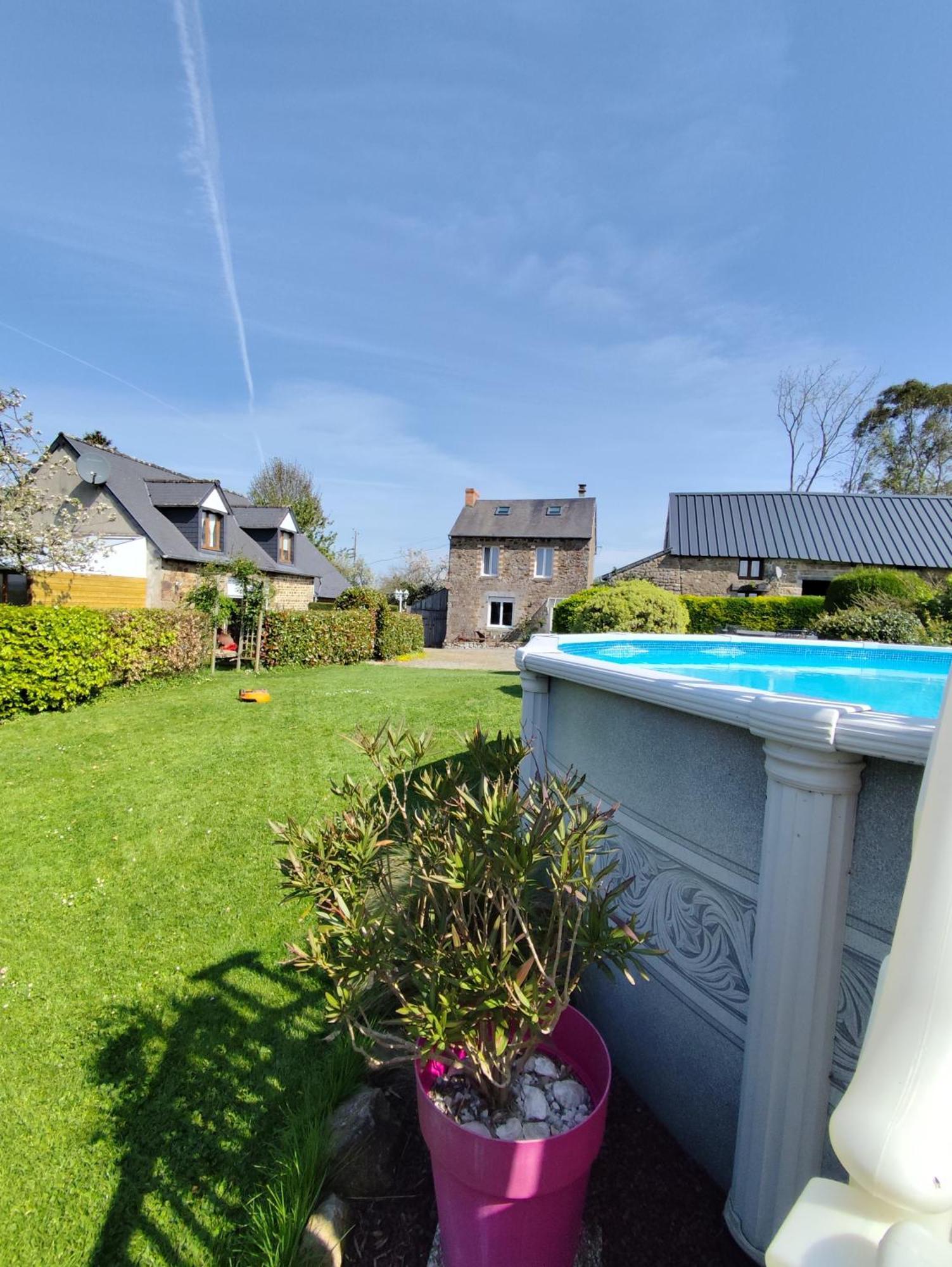 Le Jardin B&B Isigny-le-Buat Extérieur photo