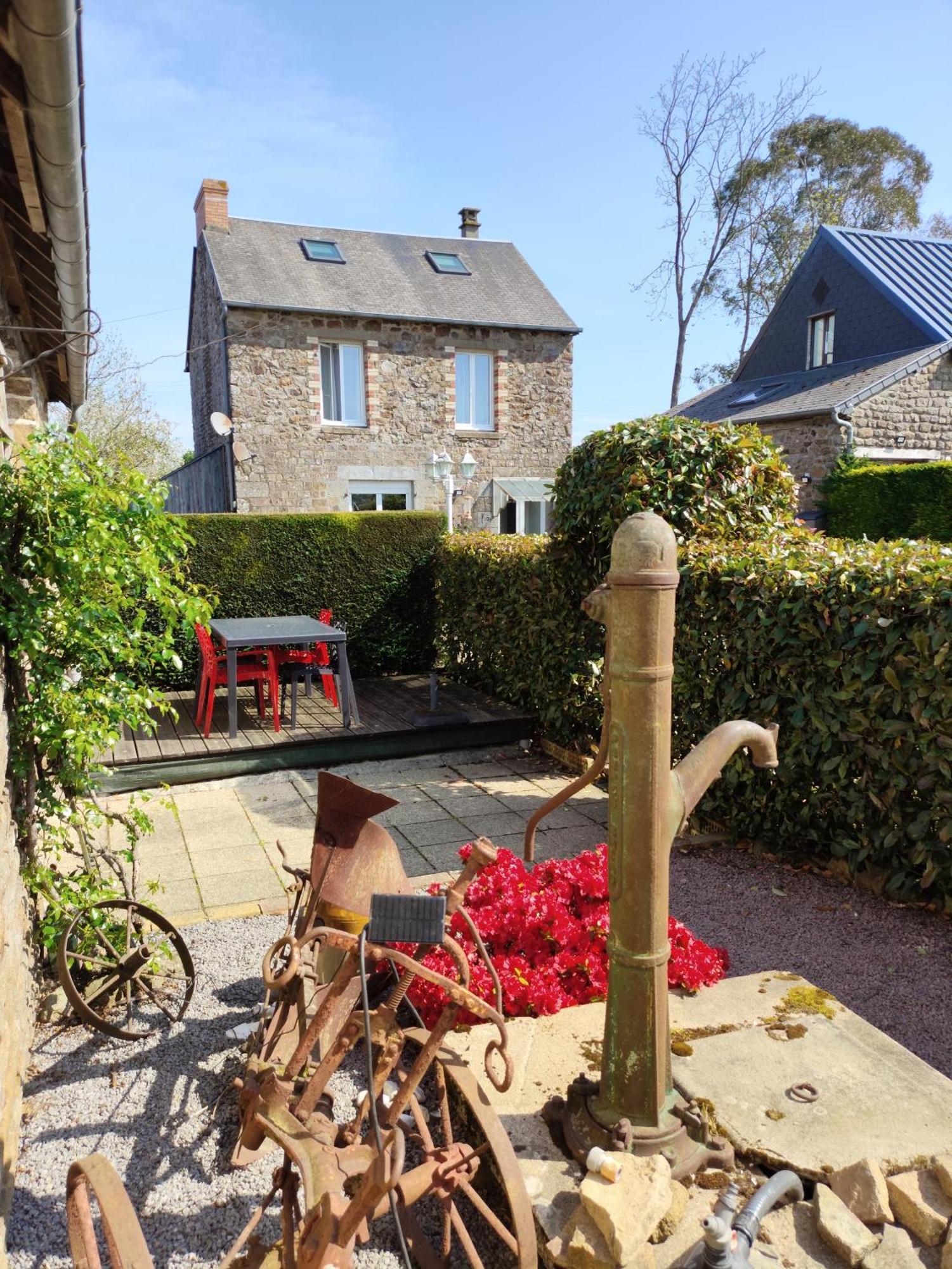Le Jardin B&B Isigny-le-Buat Extérieur photo